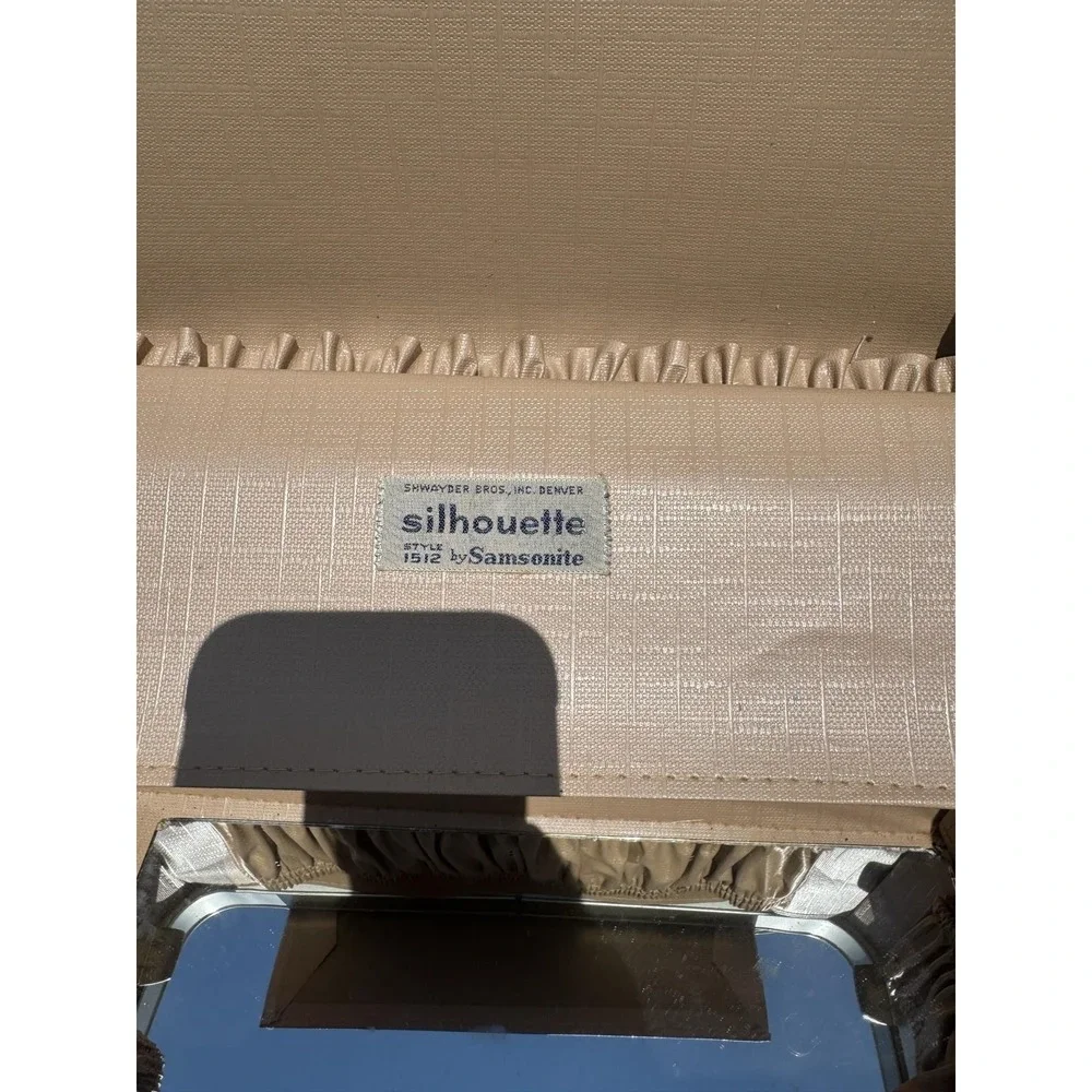 Vintage Samsonite Silhouette 1512 Vanity Train Case Beige Vinyl Locking Makeup